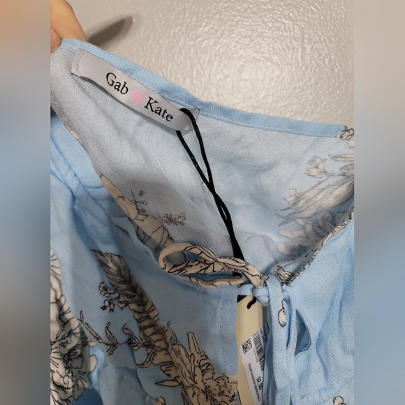 NWT Gab & Kate pastel blue and white floral crop top Size L 100% Rayon - Picture 5 of 10